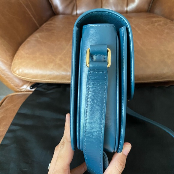 *SOLD* Celine Triomphe Shoulder Bag Smooth Calfskin Medium - Picture 6 of 16